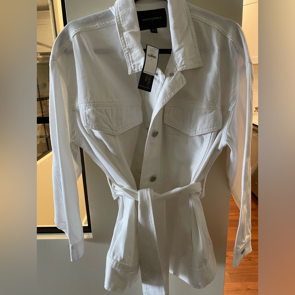 BANANA REPUBLIC. White belted Jean jacket. Size M.